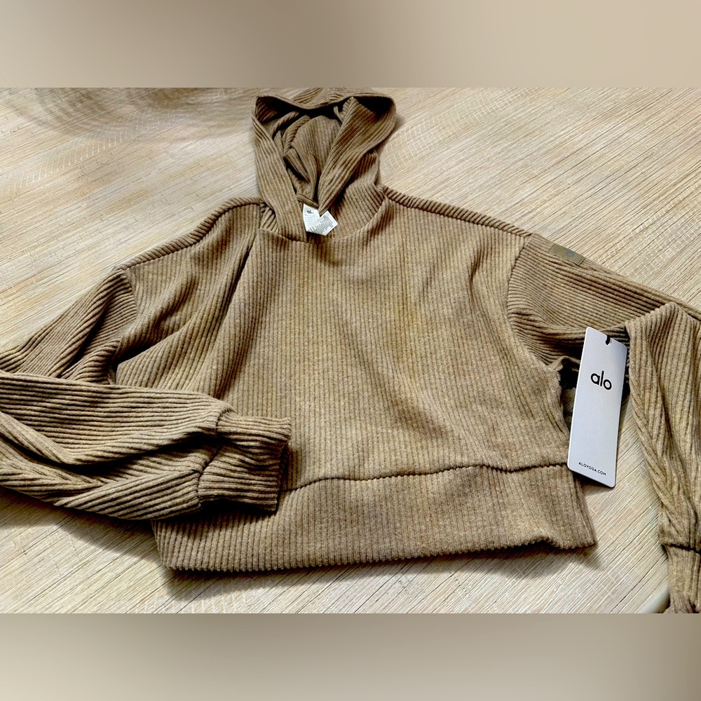 Brand new with tag! Alo Yoga Muse Hoodie in Gravel Heather in XS